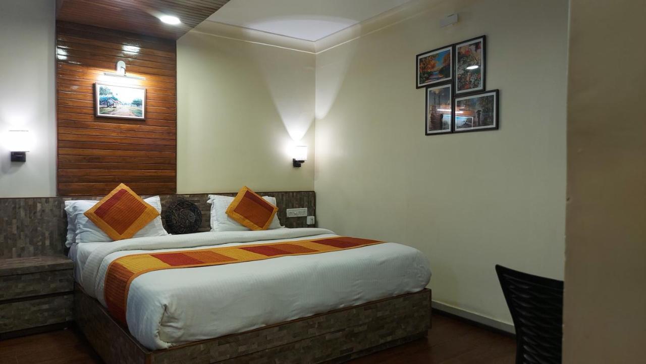 Shaleen Elegance Homestay Nakki Lake 400 Meters Маунт Абу Екстериор снимка