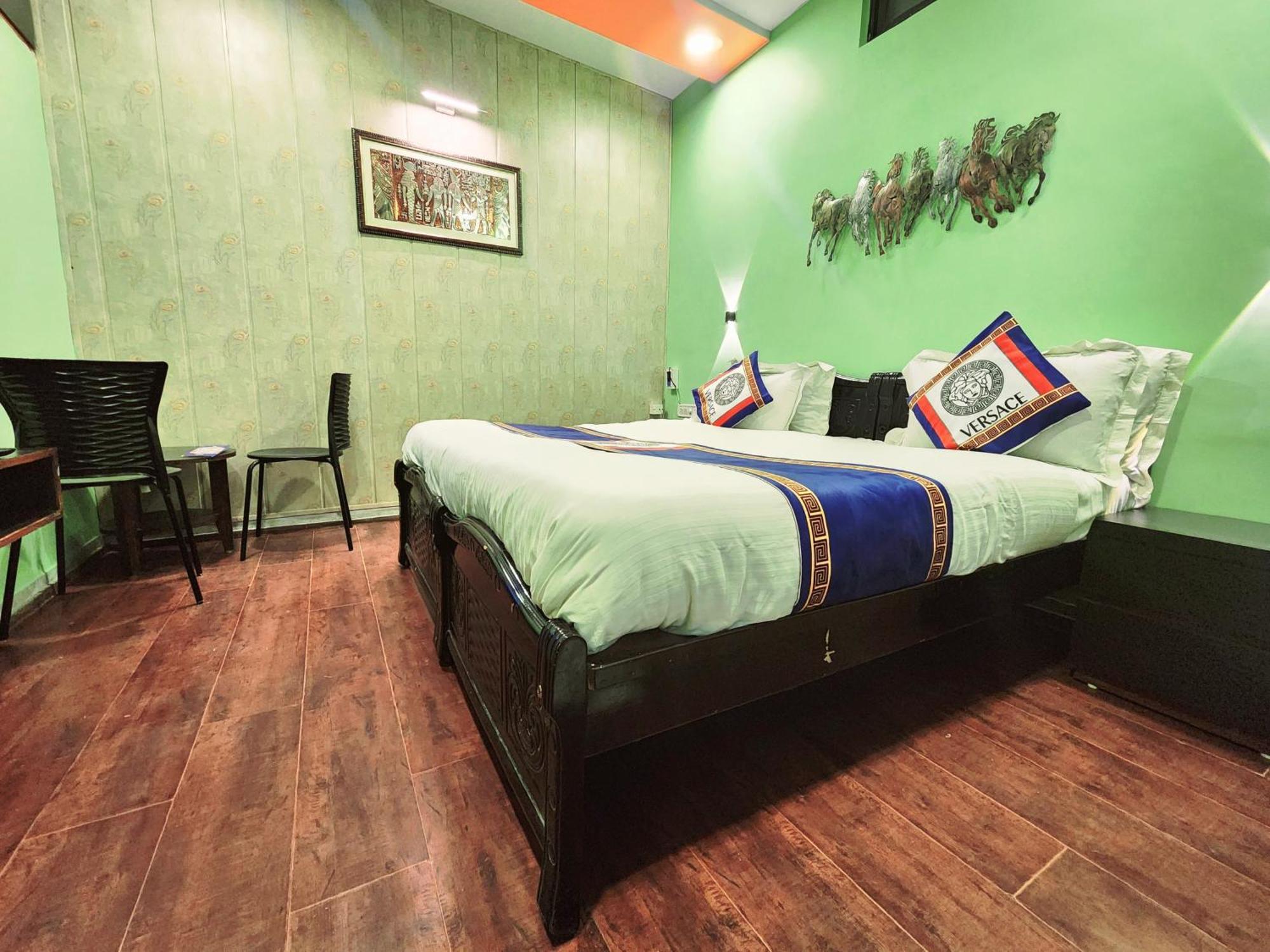 Shaleen Elegance Homestay Nakki Lake 400 Meters Маунт Абу Екстериор снимка