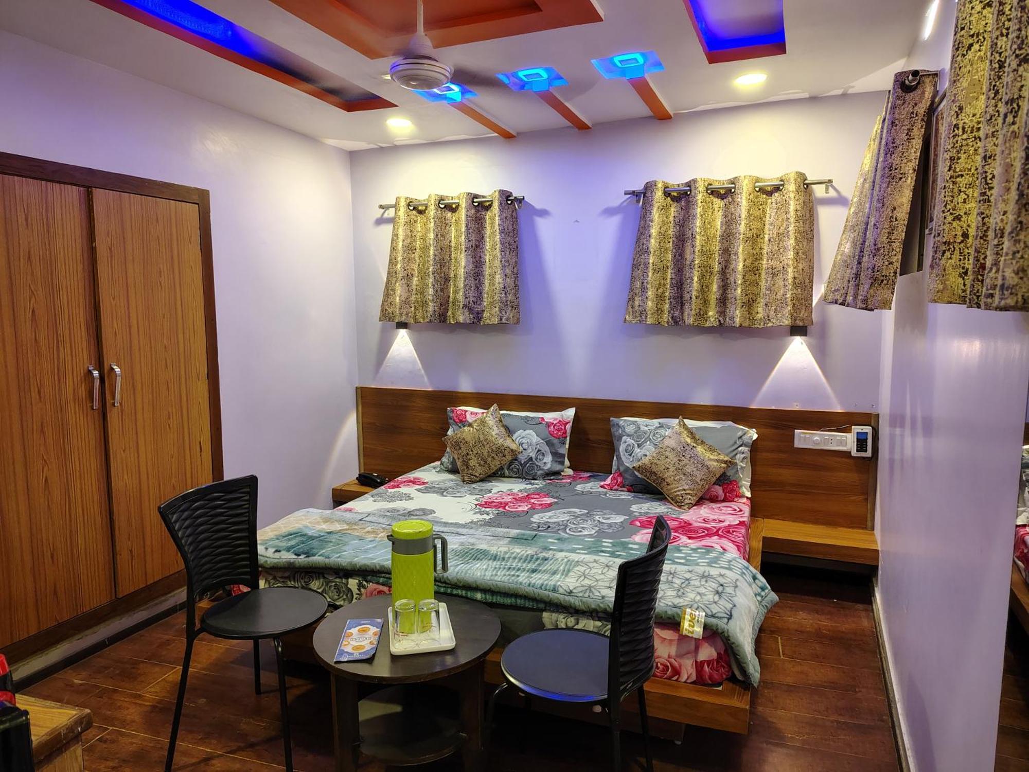 Shaleen Elegance Homestay Nakki Lake 400 Meters Маунт Абу Екстериор снимка
