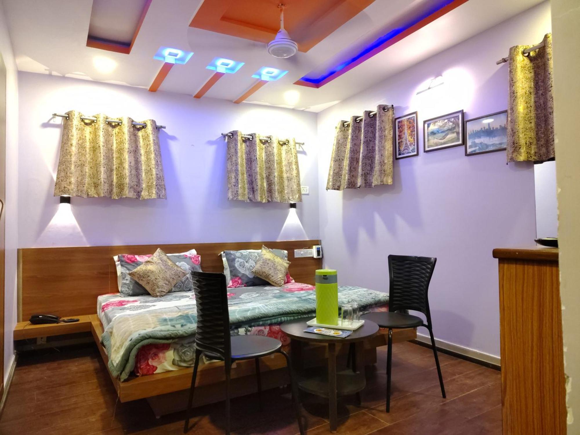 Shaleen Elegance Homestay Nakki Lake 400 Meters Маунт Абу Екстериор снимка