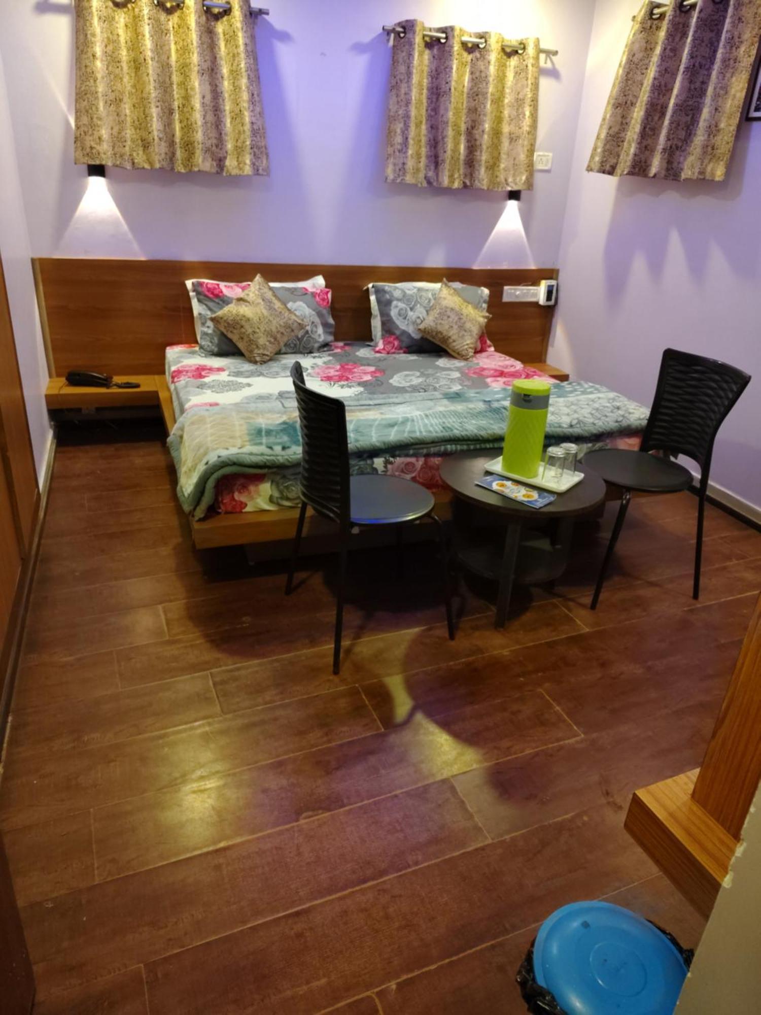 Shaleen Elegance Homestay Nakki Lake 400 Meters Маунт Абу Екстериор снимка